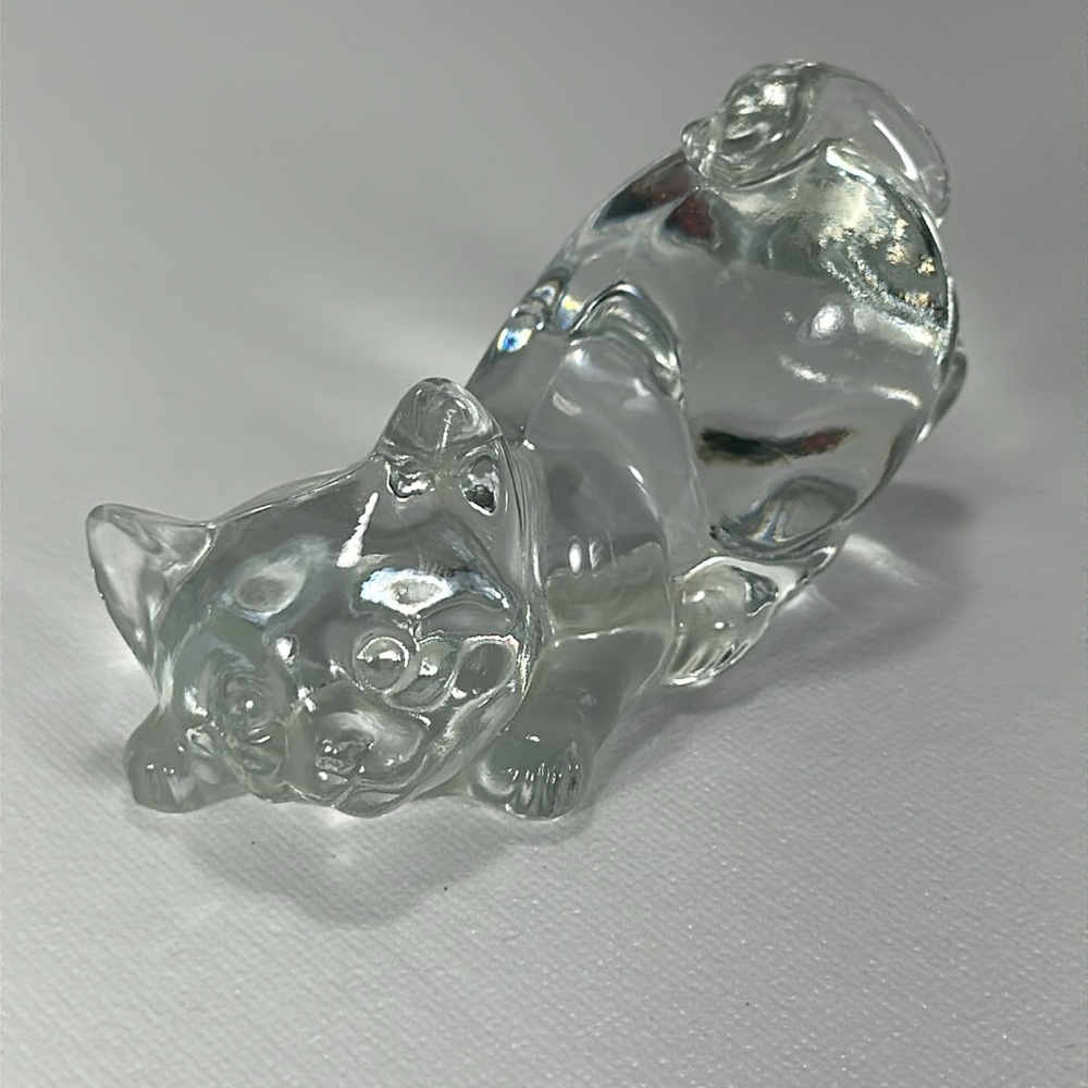 Fenton Art Glass Crystal Short Tail Crouching Cat